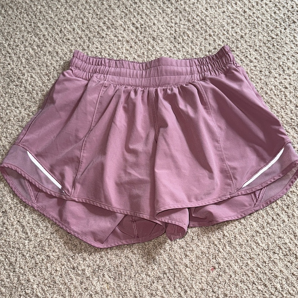lululemon low rise hotty hot shorts 4 inch, size 4, color velvet dust
